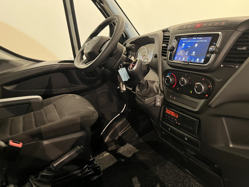 Iveco Daily 35S18 3.0 BE Clixtar Automaat Bakwagen met Laadklep / Laadvermogen 3.060 KG / Euro 6 / Luchtvering / Airco / Camera / CarPlay / Cruise Control / - Box van: picture 5 Iveco Daily 35S18 3.0 BE Clixtar Automaat Bakwagen met Laadklep / Laadvermogen 3.060 KG / Euro 6 / Luchtvering / Airco / Camera / CarPlay / Cruise Control / - Box van: picture 5