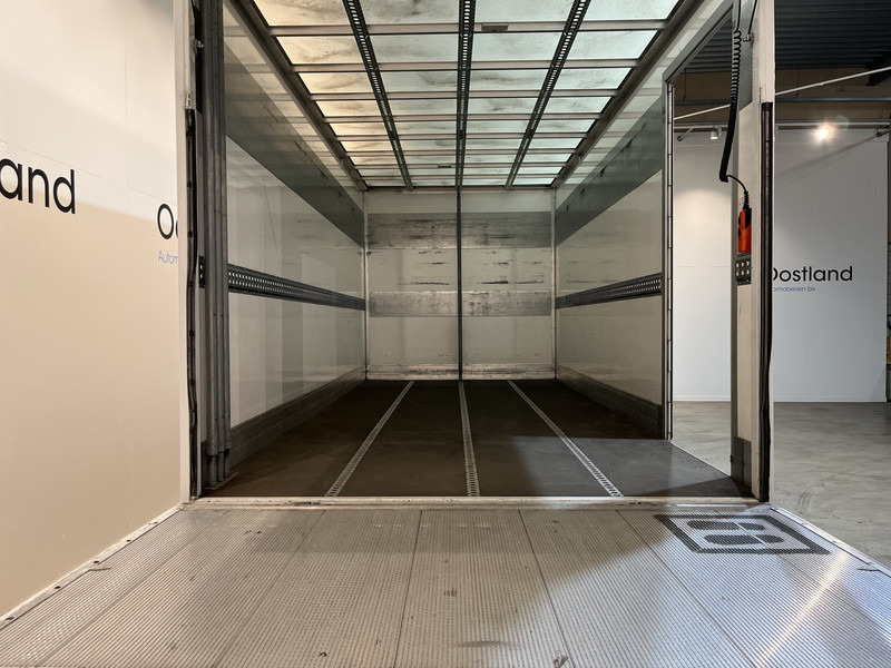 Iveco Daily 35S18 3.0 BE Clixtar Automaat Bakwagen met Laadklep / Laadvermogen 3.060 KG / Euro 6 / Luchtvering / Airco / Camera / CarPlay / Cruise Control / - Box van: picture 4 Iveco Daily 35S18 3.0 BE Clixtar Automaat Bakwagen met Laadklep / Laadvermogen 3.060 KG / Euro 6 / Luchtvering / Airco / Camera / CarPlay / Cruise Control / - Box van: picture 4