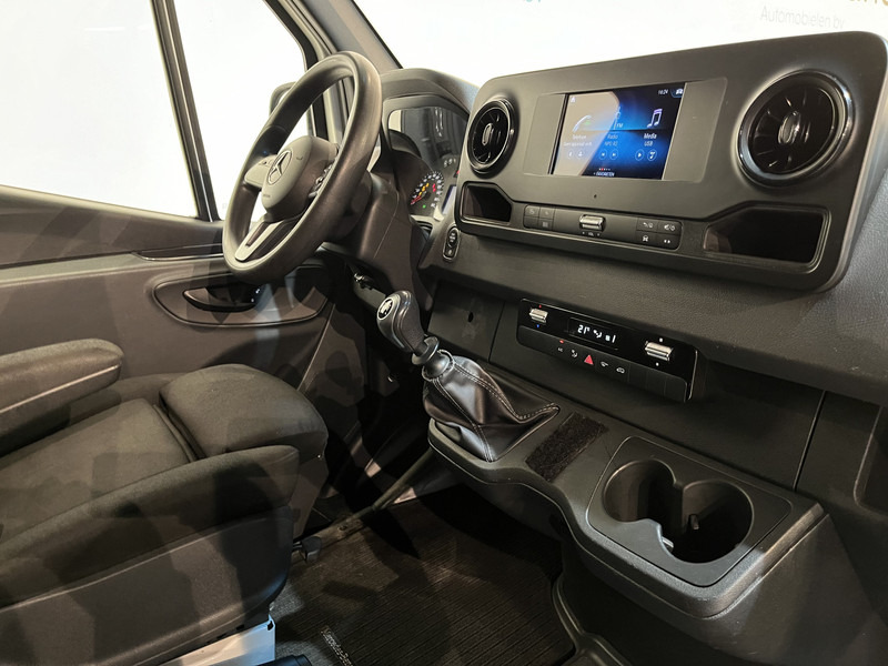 Mercedes-Benz Sprinter 311 CDI L2H2 RWD / Euro 6 / Servicebus / Bott inrichting / 220V / Airco / Oprijplaat / Compressor / CarPlay / Camera - Panel van: picture 3 Mercedes-Benz Sprinter 311 CDI L2H2 RWD / Euro 6 / Servicebus / Bott inrichting / 220V / Airco / Oprijplaat / Compressor / CarPlay / Camera - Panel van: picture 3