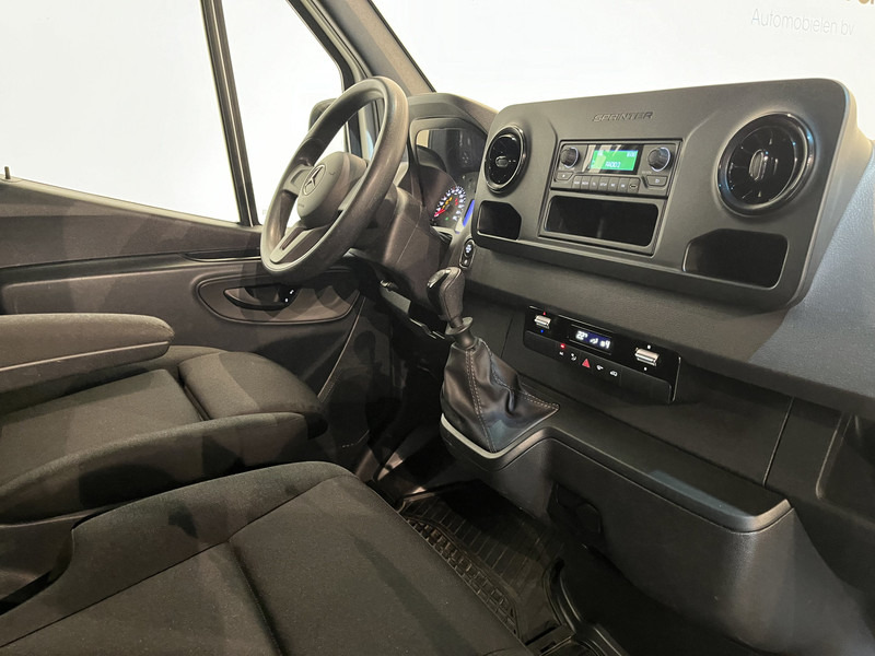 Mercedes-Benz Sprinter 315 CDI L2 RWD DC Dubbel Cabine Open Laadbak / Euro 6 / Trekhaak 3500 KG / Airco / 12.000 KM !! / BPM VRIJ !! - Flatbed van, Combi van: picture 3 Mercedes-Benz Sprinter 315 CDI L2 RWD DC Dubbel Cabine Open Laadbak / Euro 6 / Trekhaak 3500 KG / Airco / 12.000 KM !! / BPM VRIJ !! - Flatbed van, Combi van: picture 3