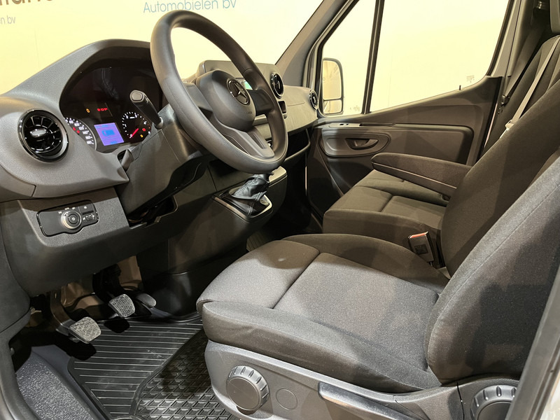 Mercedes-Benz Sprinter 315 CDI L2 RWD DC Dubbel Cabine Open Laadbak / Euro 6 / Trekhaak 3500 KG / Airco / 3-Zits / 650 KM !! / BPM VRIJ !! - Flatbed van, Combi van: picture 5 Mercedes-Benz Sprinter 315 CDI L2 RWD DC Dubbel Cabine Open Laadbak / Euro 6 / Trekhaak 3500 KG / Airco / 3-Zits / 650 KM !! / BPM VRIJ !! - Flatbed van, Combi van: picture 5