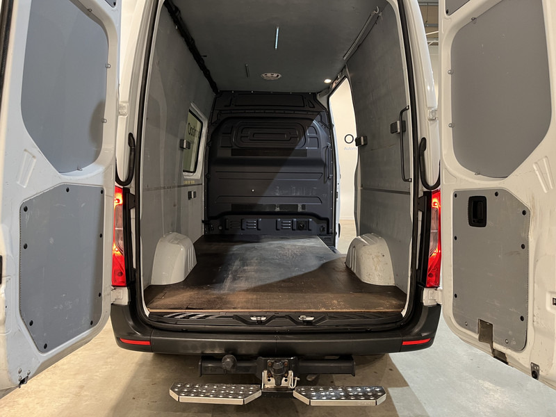 Mercedes-Benz Sprinter 315 CDI L2H2 Automaat / Euro 6 / Trekhaak 3500 KG / Airco / Cruise Control / CarPlay / Camera / Navigatie / BPM VRIJ !! - Panel van: picture 5 Mercedes-Benz Sprinter 315 CDI L2H2 Automaat / Euro 6 / Trekhaak 3500 KG / Airco / Cruise Control / CarPlay / Camera / Navigatie / BPM VRIJ !! - Panel van: picture 5