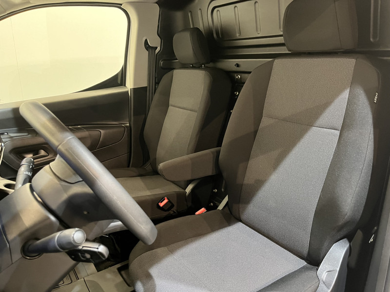Small van, Electric van Toyota PROACE CITY Electric Live 50 kWh / 100% elektrisch !! / CCS Snellader / Airco / Cruise Control / CarPlay / Navigatie / Camera / 6.200 KM !! Z.G.A.N. / BPM VRIJ !!: picture 8