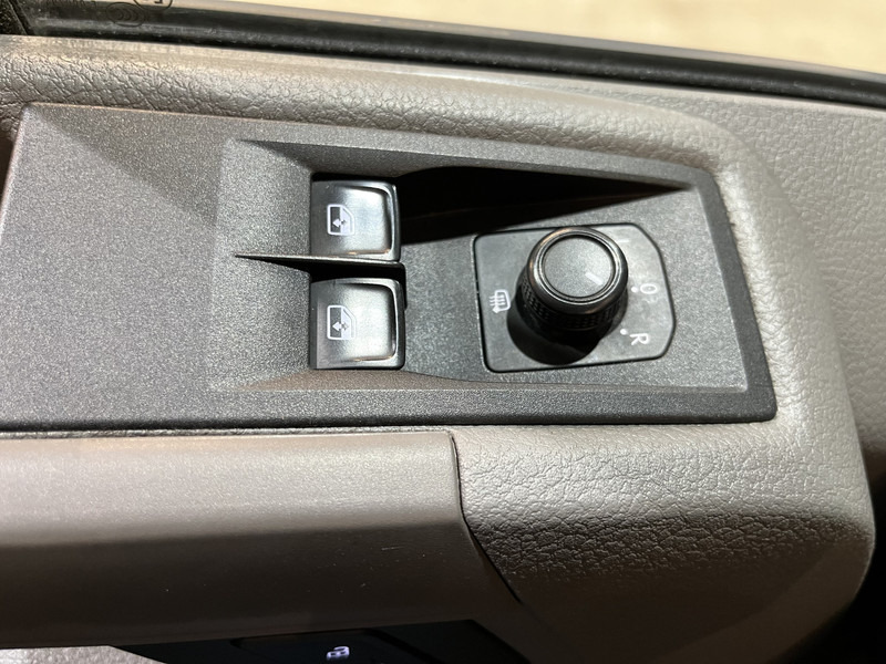 Panel van, Combi van Volkswagen Crafter 35 2.0 TDI L3H3 180 PK Servicebus / Bott Inrichting / Euro 6 / Trekhaak 3000 KG / 220V. / Airco / Navigatie / CarPlay / Cruise Control / PDC 85.250 KM !!: picture 13