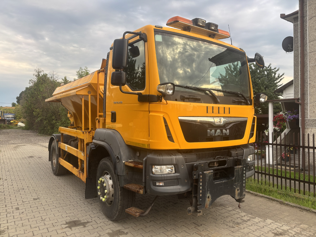 MAN TGM 18.250 4X4BB GRITTER/SPREADER/PLOUGH - Snow removal vehicle: picture 4 MAN TGM 18.250 4X4BB GRITTER/SPREADER/PLOUGH - Snow removal vehicle: picture 4