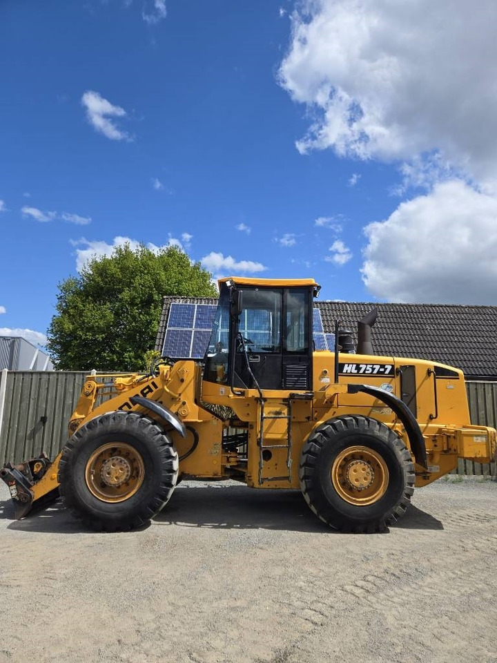 Hyundai HL 757-7 - Wheel loader: picture 1 Hyundai HL 757-7 - Wheel loader: picture 1