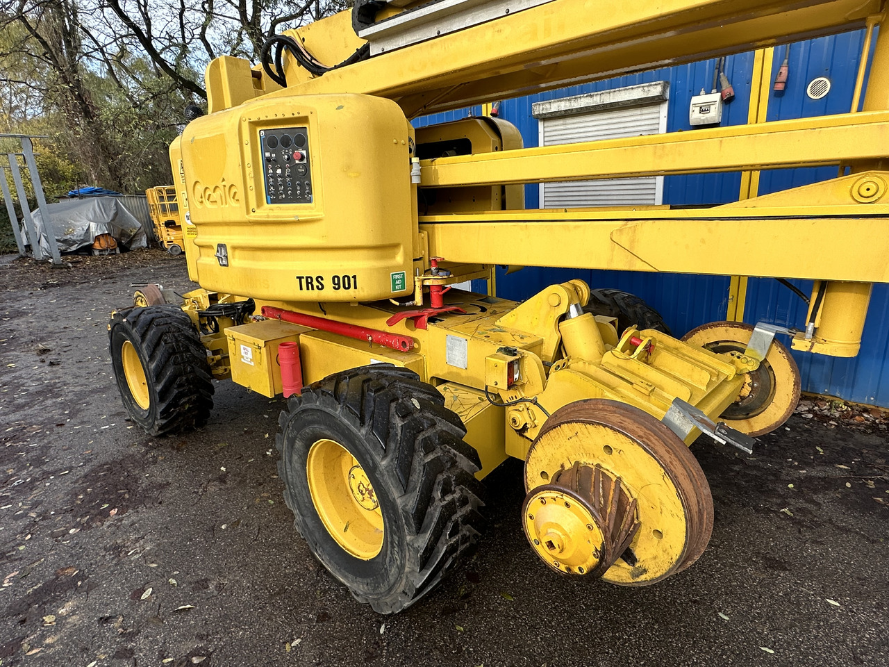 GENIE REXQUOTE Accessrailer Z60/34 railroad boom lift cherry picker mewp - Articulated boom: picture 4 GENIE REXQUOTE Accessrailer Z60/34 railroad boom lift cherry picker mewp - Articulated boom: picture 4
