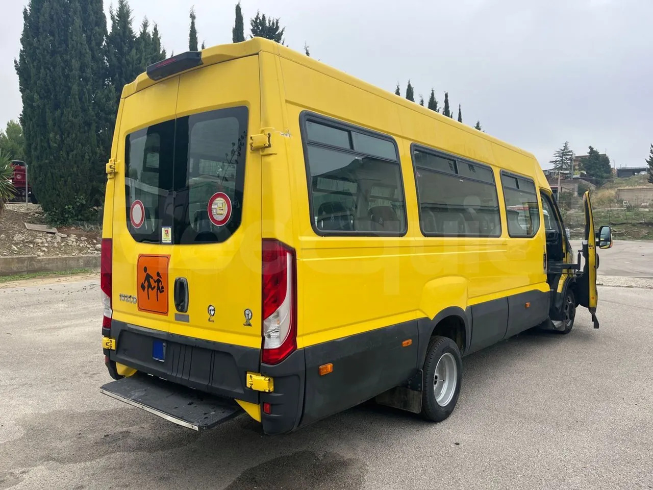 School bus Iveco Daily: picture 9 School bus Iveco Daily: picture 9