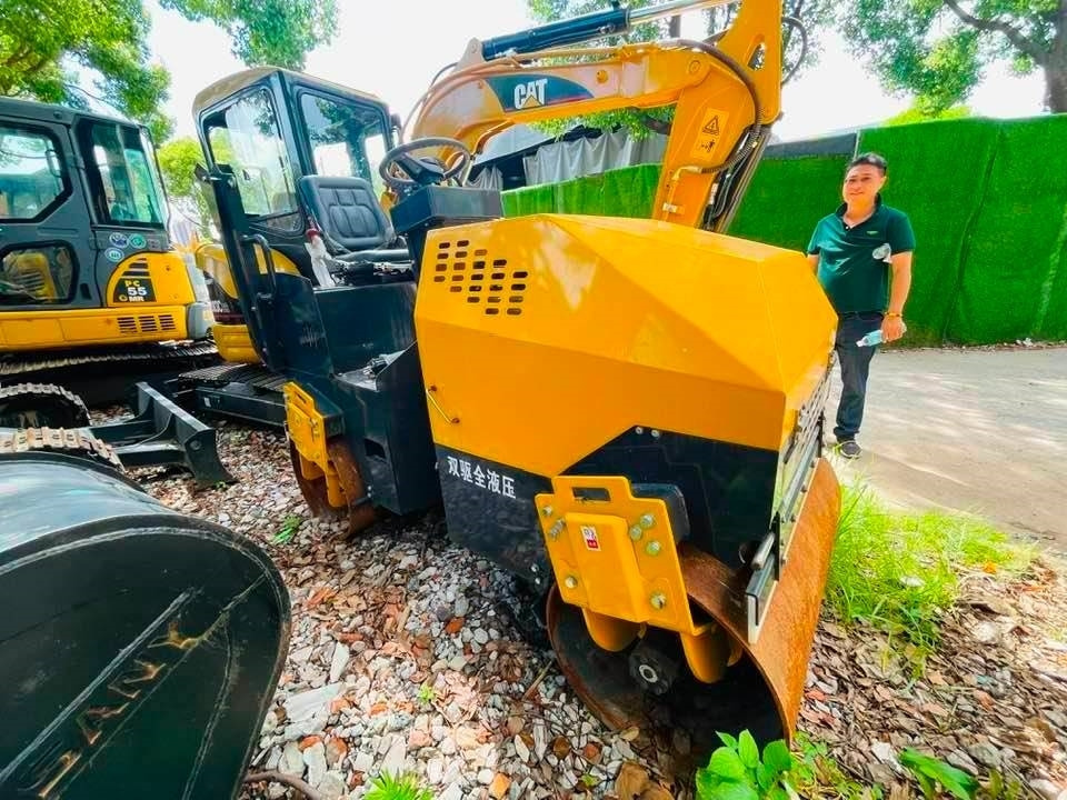 CAT 303 - Mini excavator: picture 2 CAT 303 - Mini excavator: picture 2