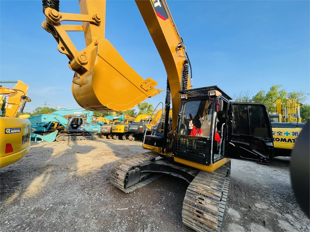 CAT 320D2 L - Excavator: picture 2 CAT 320D2 L - Excavator: picture 2