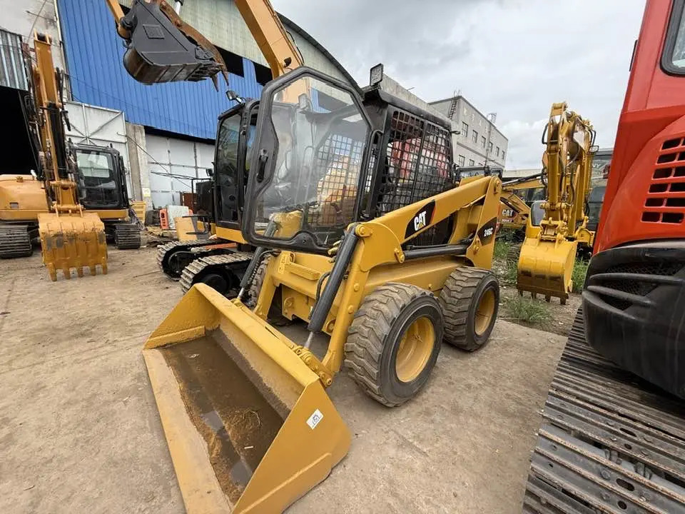 Construction machinery Caterpillar 246C: picture 1