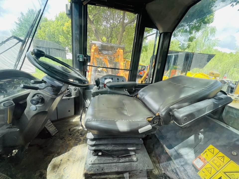 Komatsu WA380-8 - Wheel loader: picture 2 Komatsu WA380-8 - Wheel loader: picture 2