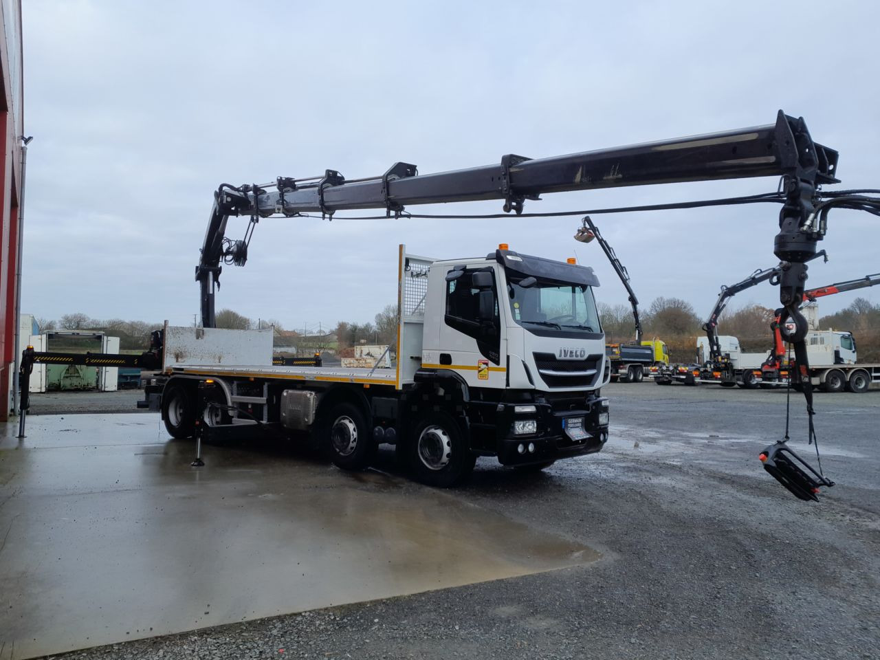 Iveco 8x4 8x4 Standard platform Truck - Dropside/ Flatbed truck, Crane truck: picture 2 Iveco 8x4 8x4 Standard platform Truck - Dropside/ Flatbed truck, Crane truck: picture 2