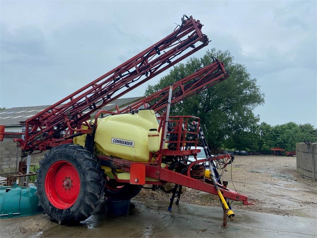 Hardi COMANDER 2800 L 24 M - Trailed sprayer: picture 2 Hardi COMANDER 2800 L 24 M - Trailed sprayer: picture 2
