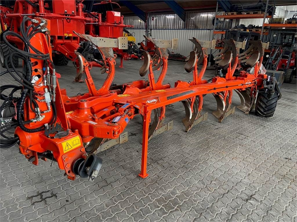 Kuhn VARI-MASTER 153 4+1 - Plow: picture 1 Kuhn VARI-MASTER 153 4+1 - Plow: picture 1
