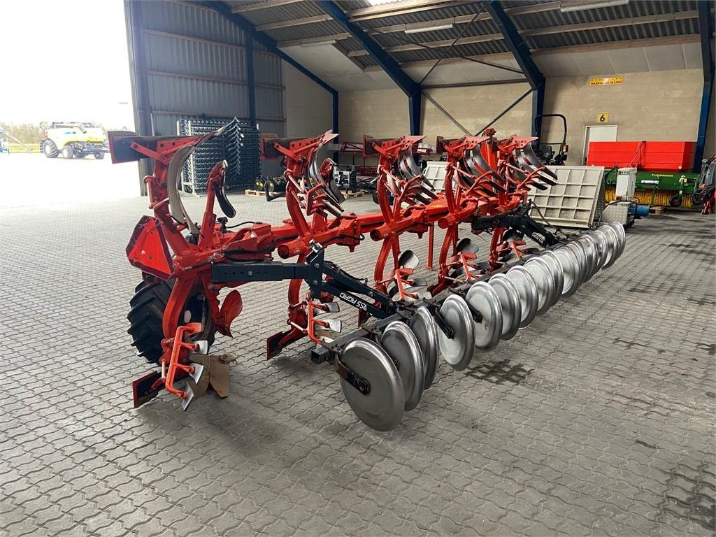 Kuhn VARI-MASTER 153 4+1 - Plow: picture 3 Kuhn VARI-MASTER 153 4+1 - Plow: picture 3