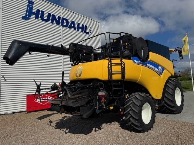 New Holland CR9.90 TIER4 - Combine harvester: picture 3 New Holland CR9.90 TIER4 - Combine harvester: picture 3