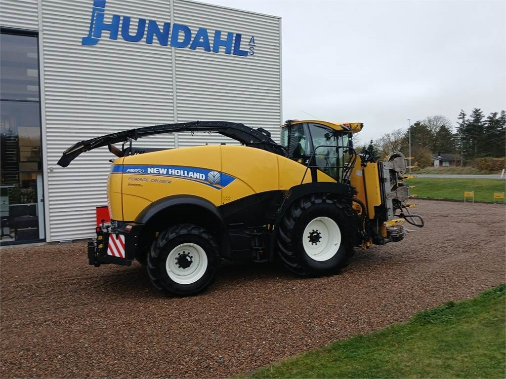 New Holland FR650 ST5 - Forage harvester: picture 2 New Holland FR650 ST5 - Forage harvester: picture 2