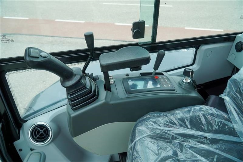 Mini excavator Eurotrac HE26-SR: picture 11