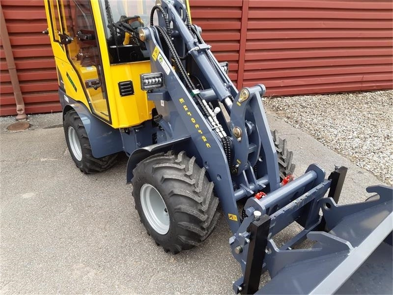Eurotrac W11 med lang arm, førerhus, skovl og gafler - Compact loader: picture 2 Eurotrac W11 med lang arm, førerhus, skovl og gafler - Compact loader: picture 2
