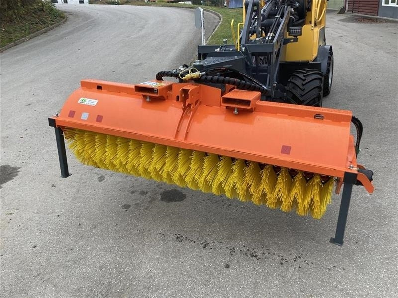 - - - J-Maskiner 180 - Broom: picture 2 - - - J-Maskiner 180 - Broom: picture 2