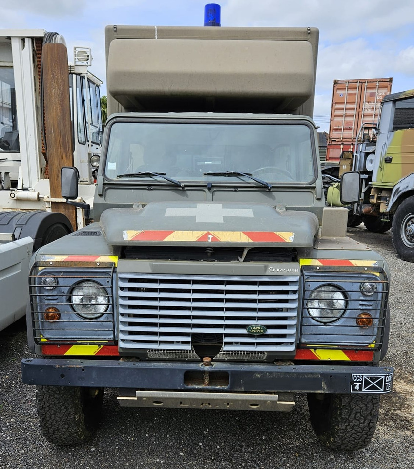 LAND ROVER Défender Ambulance - Van: picture 2 LAND ROVER Défender Ambulance - Van: picture 2