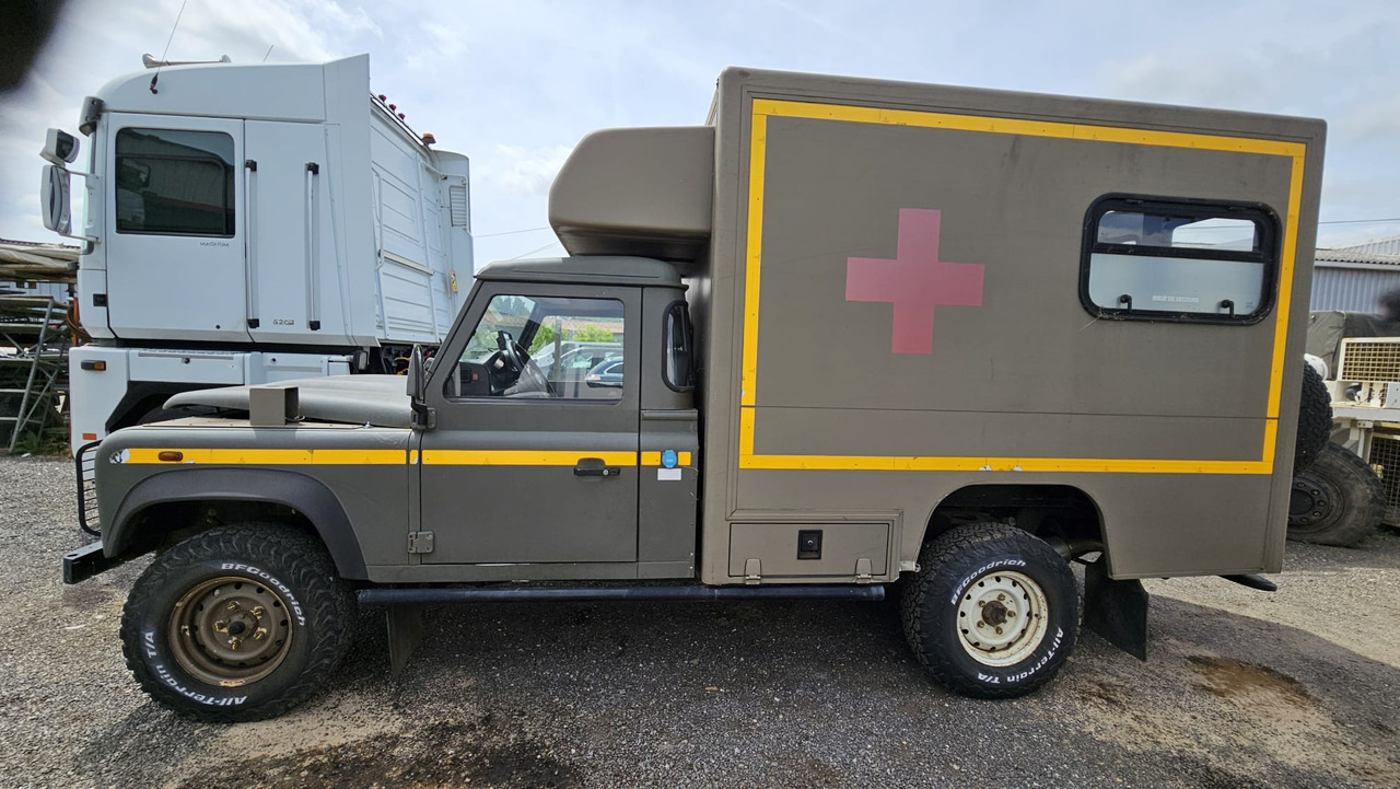 LAND ROVER Défender Ambulance - Van: picture 3 LAND ROVER Défender Ambulance - Van: picture 3