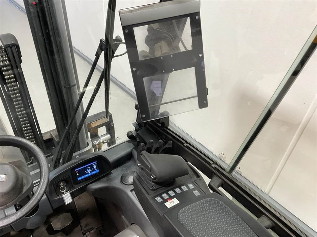Electric forklift Jungheinrich EFG 320: picture 6