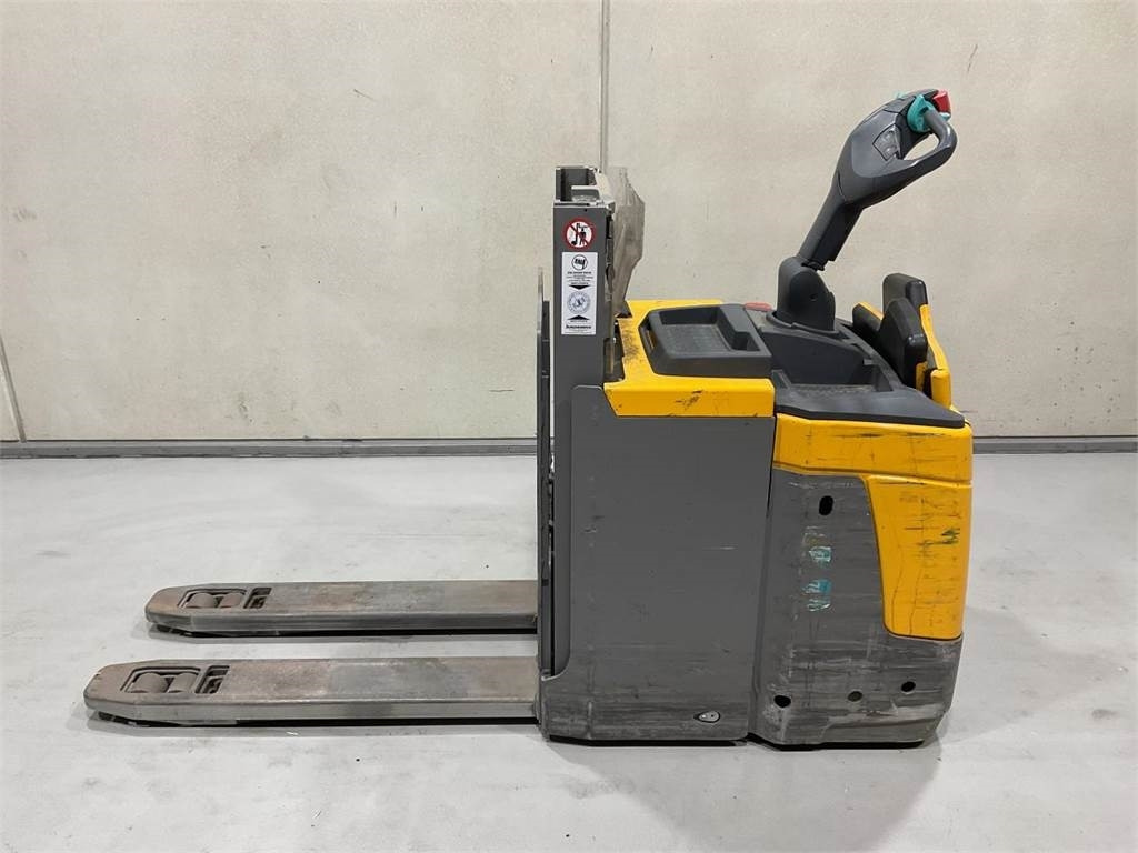 Jungheinrich ERD 220 - Stacker: picture 3 Jungheinrich ERD 220 - Stacker: picture 3