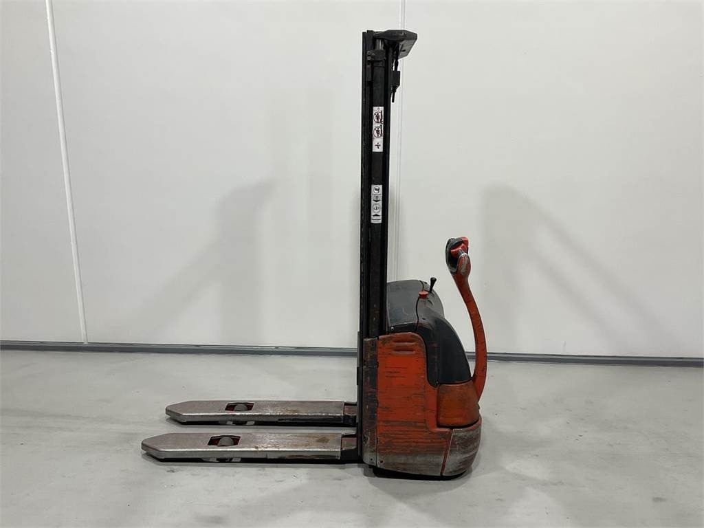 Linde L12  - Stacker: picture 3 Linde L12  - Stacker: picture 3