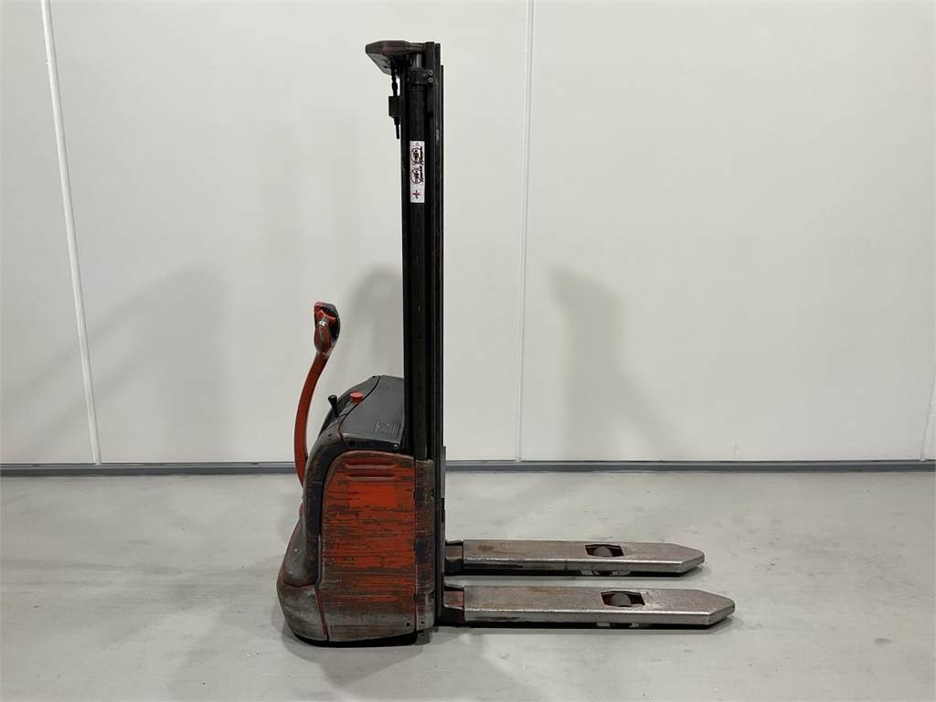 Linde L12  - Stacker: picture 1 Linde L12  - Stacker: picture 1