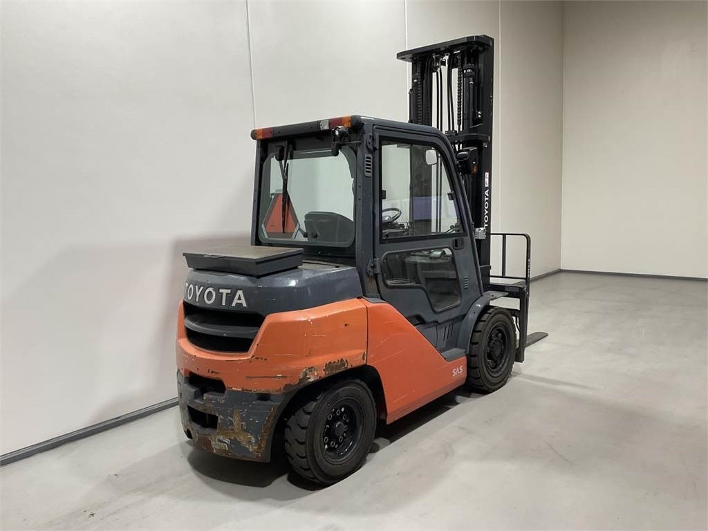 Toyota 40-8FD40N - Diesel forklift: picture 2 Toyota 40-8FD40N - Diesel forklift: picture 2
