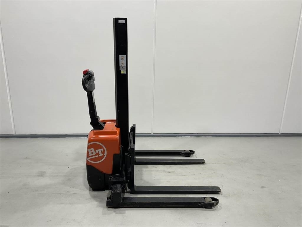 Toyota HWE100 - Stacker: picture 1 Toyota HWE100 - Stacker: picture 1