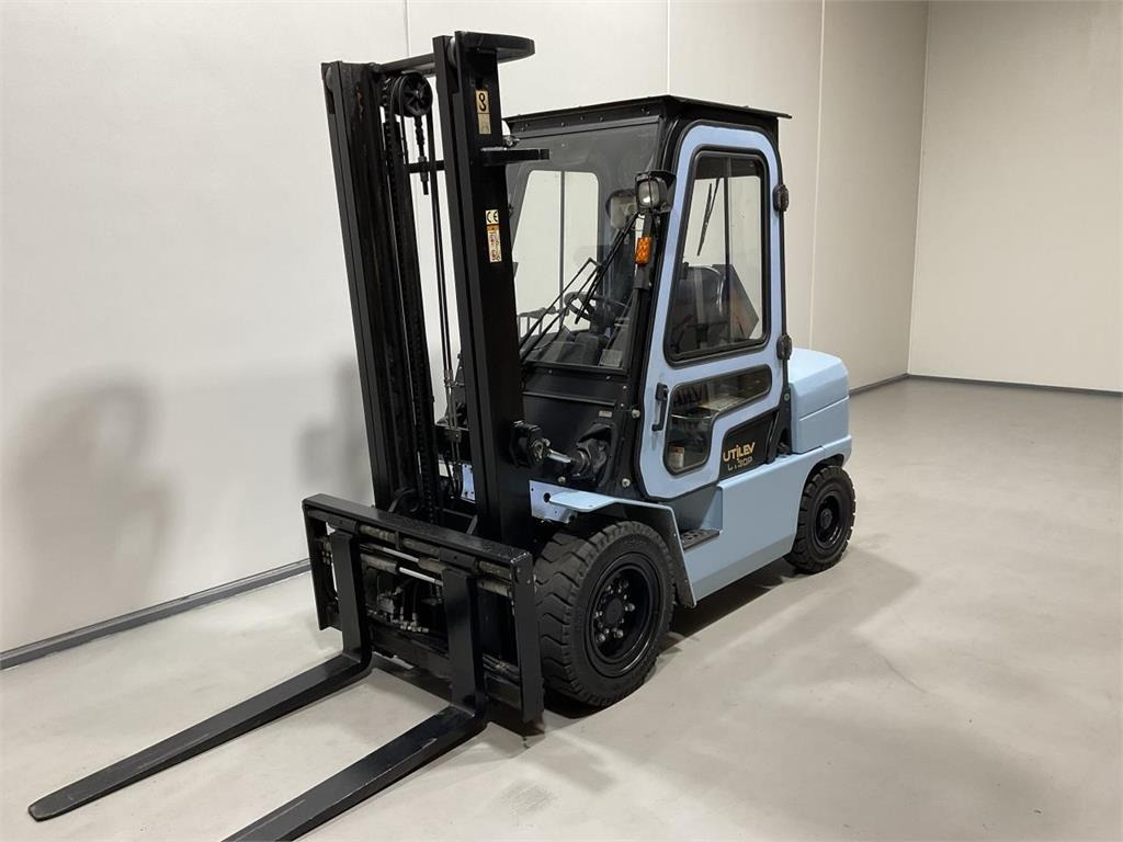 Utilev UT30P - Diesel forklift: picture 4 Utilev UT30P - Diesel forklift: picture 4