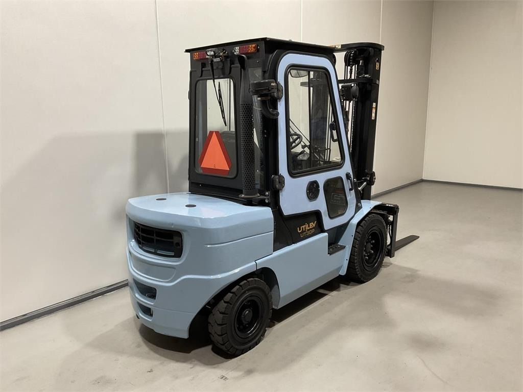 Utilev UT30P - Diesel forklift: picture 2 Utilev UT30P - Diesel forklift: picture 2