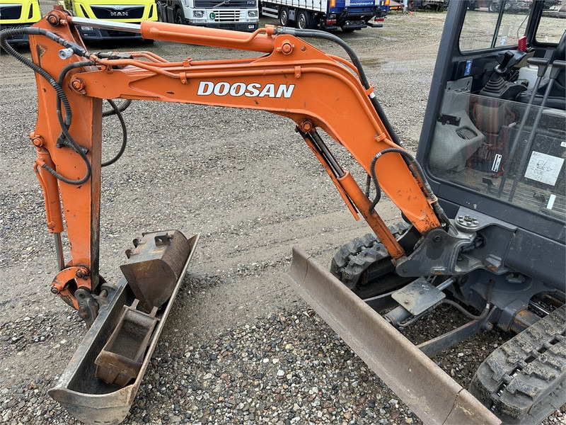 Doosan Slo 18 - 1.8T with bucket packed (Low Hours) - Mini excavator: picture 2 Doosan Slo 18 - 1.8T with bucket packed (Low Hours) - Mini excavator: picture 2
