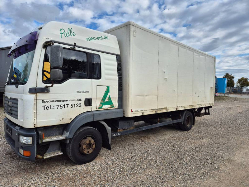 MAN TGL 10 / 12.180 4x2 with lift /ramp - Box truck: picture 1 MAN TGL 10 / 12.180 4x2 with lift /ramp - Box truck: picture 1