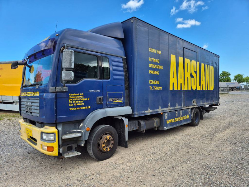 MAN TGM 12.280 // Lift // Sideopening - Box truck: picture 1 MAN TGM 12.280 // Lift // Sideopening - Box truck: picture 1