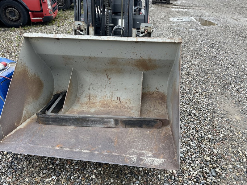 NPtrucks A18 truck with bucket and forks - Electric forklift: picture 2 NPtrucks A18 truck with bucket and forks - Electric forklift: picture 2