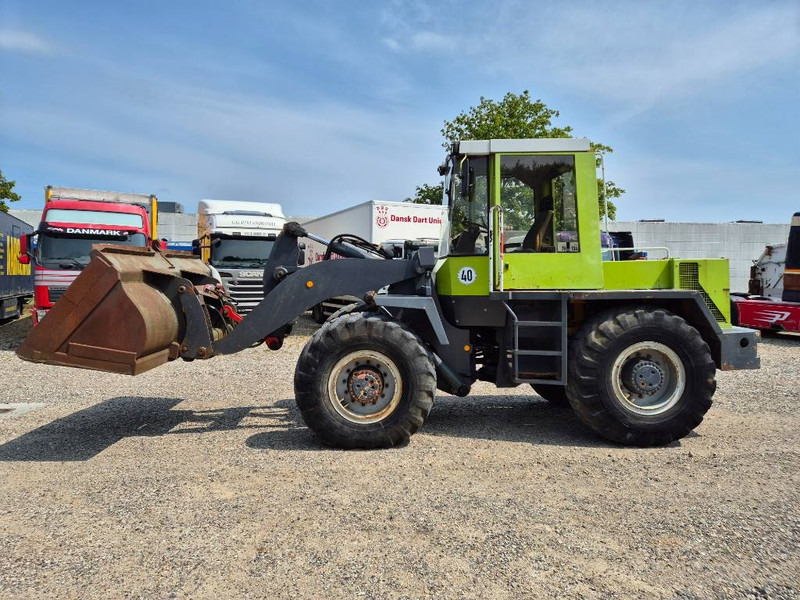 O & K L15 With bucket and quickshift - Wheel loader: picture 3 O & K L15 With bucket and quickshift - Wheel loader: picture 3