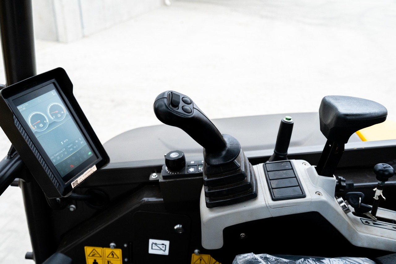 Crawler excavator SDLG ER626H: picture 9