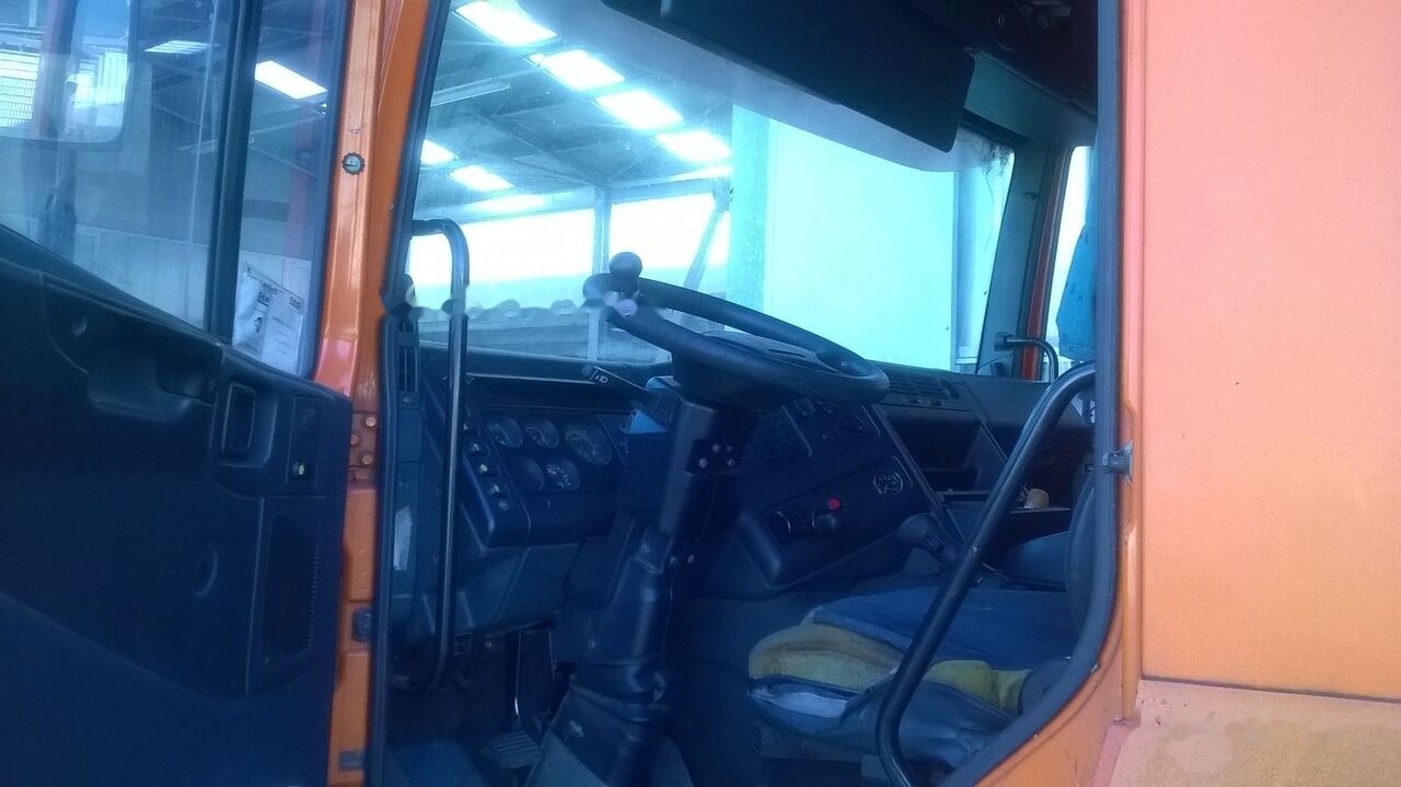Curtainsider truck DAF CF 75.290: picture 10