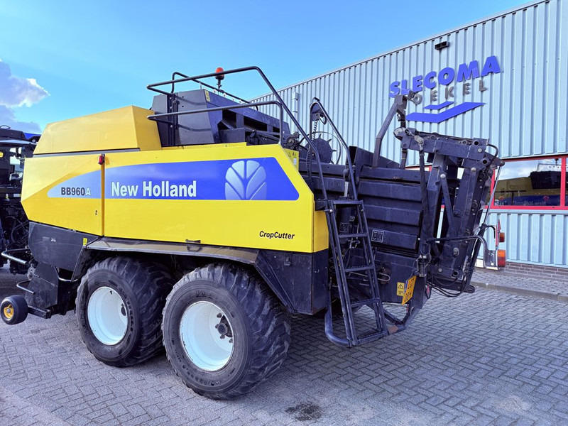 New Holland BB960A CropCutter 120x90 - Agricultural machinery: picture 3 New Holland BB960A CropCutter 120x90 - Agricultural machinery: picture 3