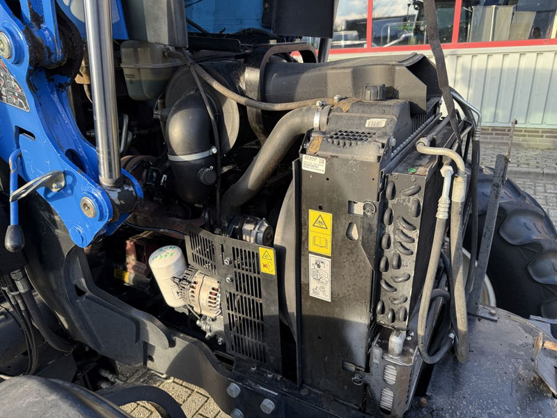 Farm tractor New Holland T6010 Plus + 750TL Voorlader: picture 17