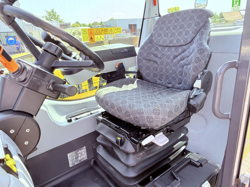 Leasing of New Holland TH7.42 Telehandler New Holland TH7.42 Telehandler: picture 10 Leasing of New Holland TH7.42 Telehandler New Holland TH7.42 Telehandler: picture 10