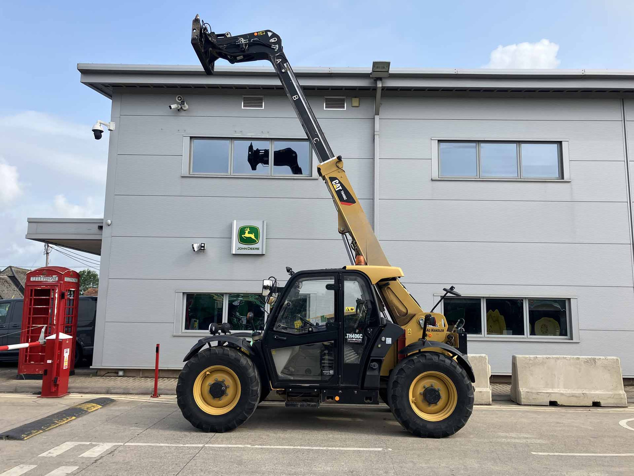 CAT TH406C - Telescopic handler: picture 2 CAT TH406C - Telescopic handler: picture 2
