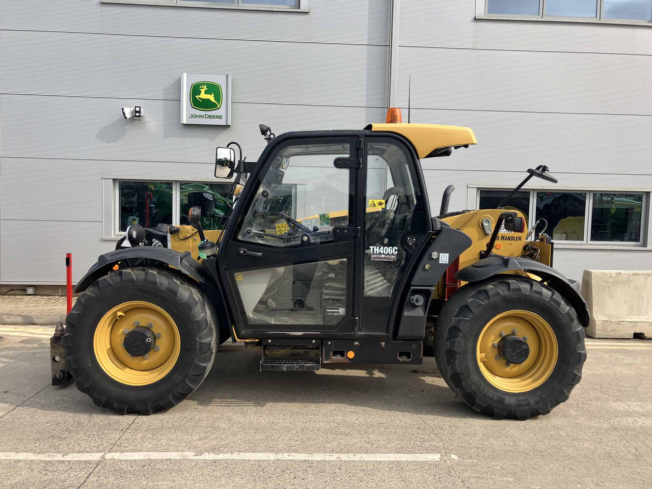 CAT TH406C - Telescopic handler: picture 4 CAT TH406C - Telescopic handler: picture 4