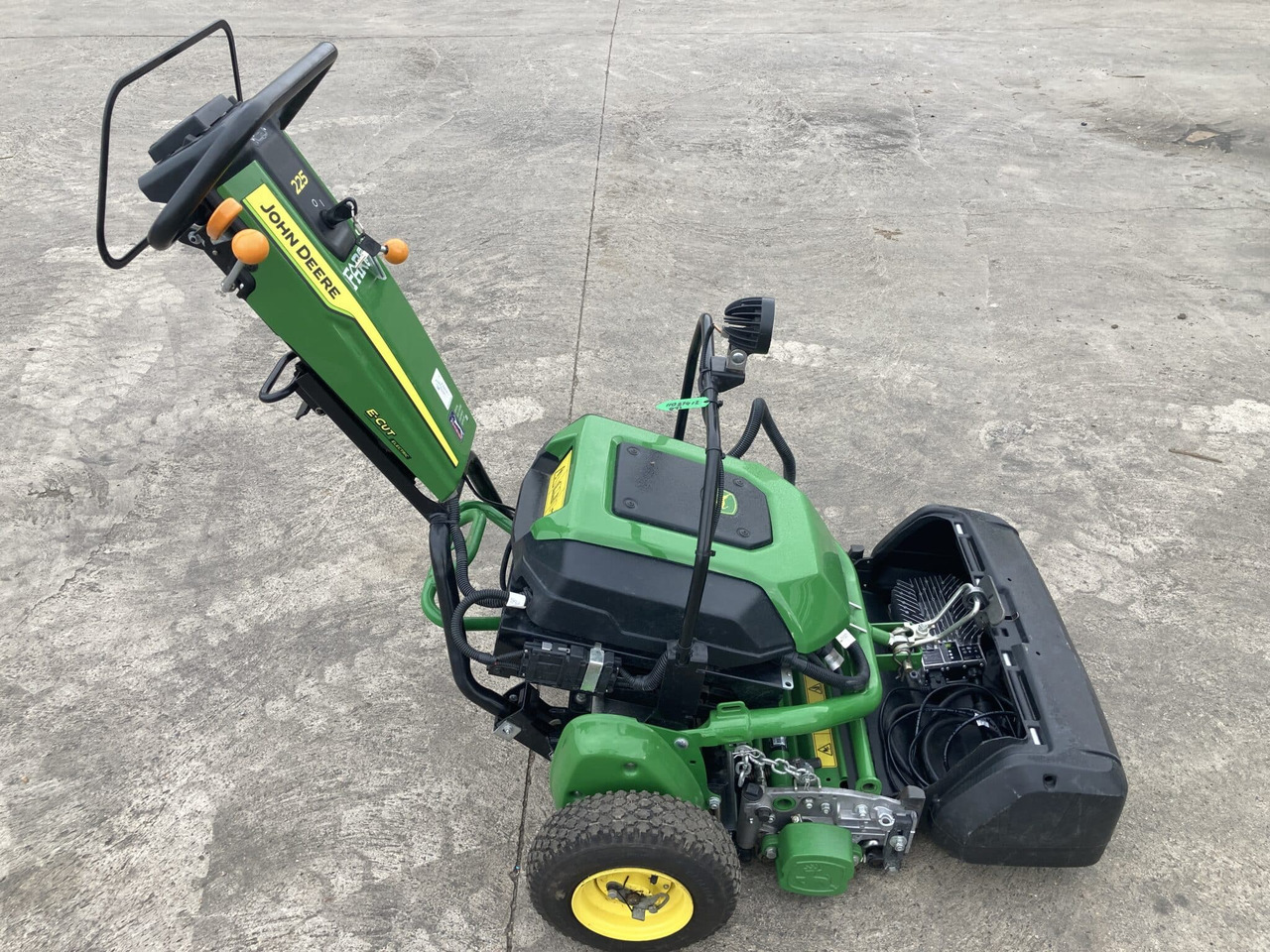 John Deere 225 E-cut walk behind electric greens mower - Garden mower: picture 1 John Deere 225 E-cut walk behind electric greens mower - Garden mower: picture 1