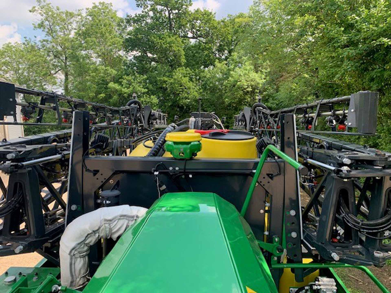 Sprayer John Deere 340M: picture 11