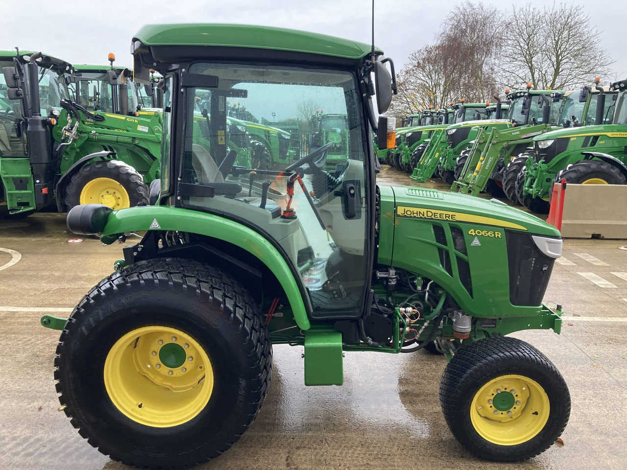 Leasing of  John Deere 4066R compact tractor John Deere 4066R compact tractor: picture 6